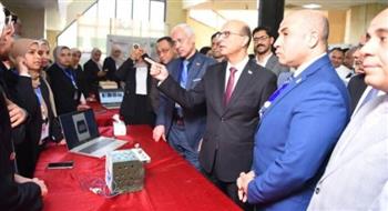   رئيس جامعة أسيوط يفتتح معرض مشروعات طلاب برنامج STEM