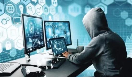 صور حساسة وحميمية.. إعلام الاحتلال: هاكرز نشر فيديوهات لمسؤولين إسرائيليين 