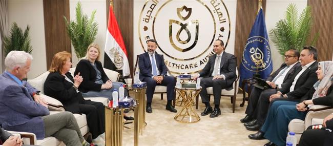 رئيس الرعاية الصحية يلتقي مدير شركة تاكيدا مصر وممثلي هيئة (NHS) لبحث خدمة مرضي الأورام  