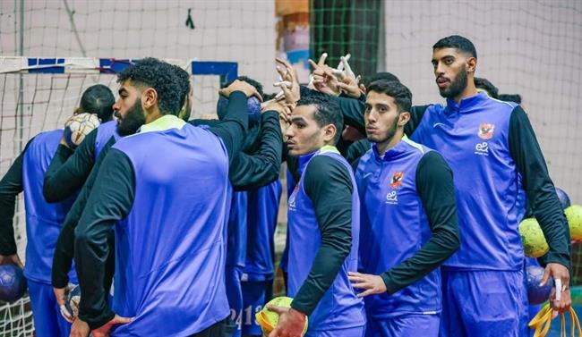 رجال يد الأهلي يواجه البنك اليوم في الدوري