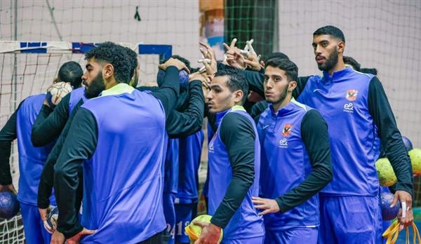 رجال يد الأهلي يواجه البنك اليوم في الدوري