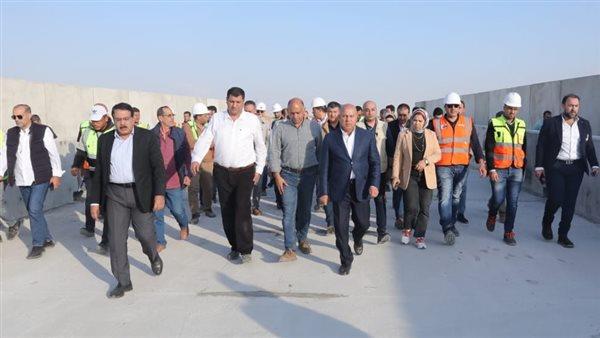 وزير النقل يتفقد مشروع الخط الأول من القطار الكهربائي السريع "السخنة - مطروح" 