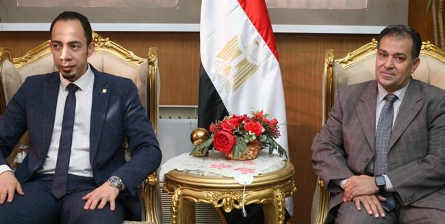 رئيس جامعة جنوب الوادى يلتقى وفد البنك الأهلي المصري 