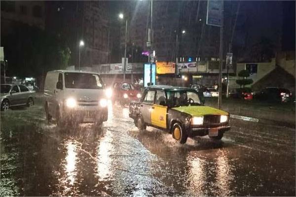أمطار شديدة وانخفاض ملحوظ في درجات الحرارة بالإسكندرية 