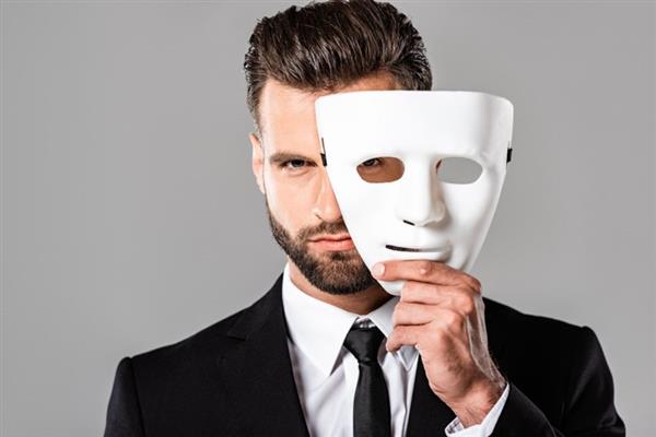 7 شخصيات سامة يجب الابتعاد عنها.. "النرجسية" واحدة منها