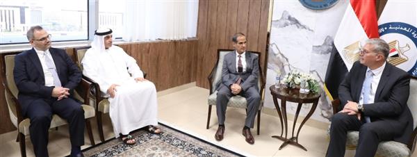 وزير البترول يبحث مع "إمارات" خدمات تسويق المنتجات البترولية