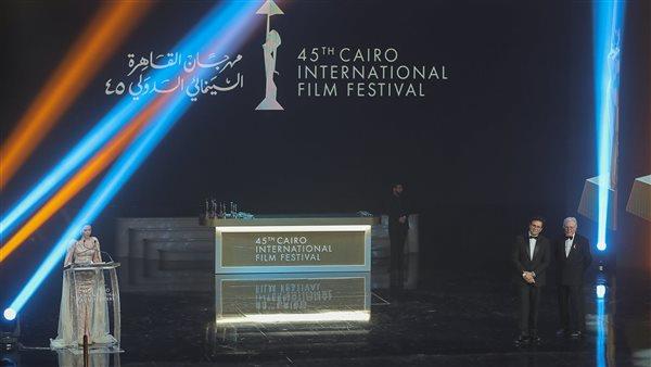 «دخل الربيع يضحك» يحصد 4 جوائز في مهرجان القاهرة السينمائي الدولي
