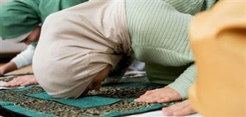   هيئة الجلوس والسجود للمرأة في الصلاة