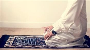   ما حكم قراءة التشهد كاملًا عند الجلوس للتشهد الأول؟