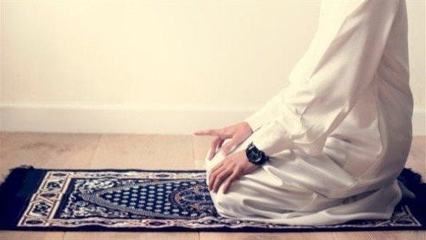 ما حكم قراءة التشهد كاملًا عند الجلوس للتشهد الأول؟