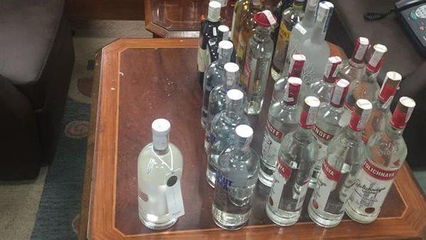 ضبط زجاجات مشروبات كحولية وسجائر غير خالصة الرسوم