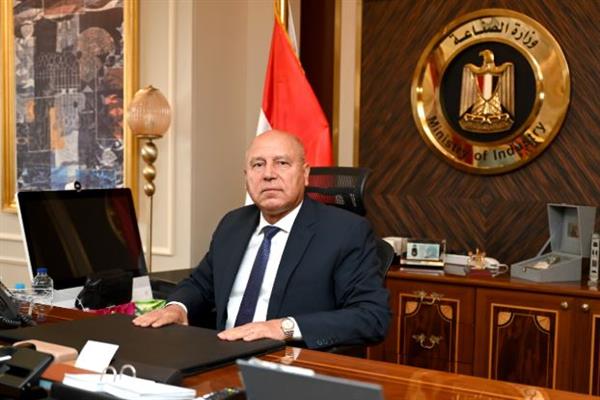 وزير الصناعة: دراسة تقنين أوضاع أي مصنع مقام على أراضٍ غير صناعية قبل أكتوبر 2023
