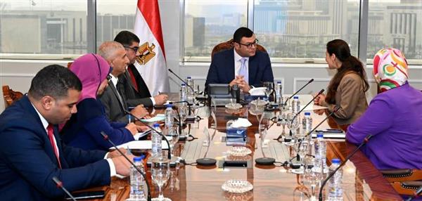 تفاصيل لقاء وزير الإسكان بمسئولى مجموعة "النساجون الشرقيون"