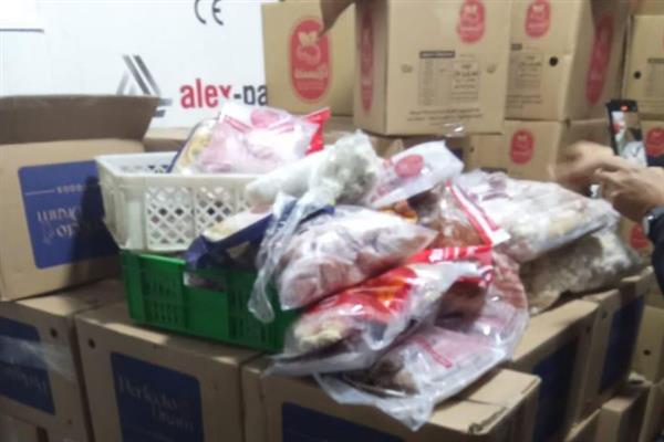 ضبط صاحب ثلاجة يقوم بإعادة تدوير المنتجات الغذائية منتهية الصلاحية بشبرا الخيمة