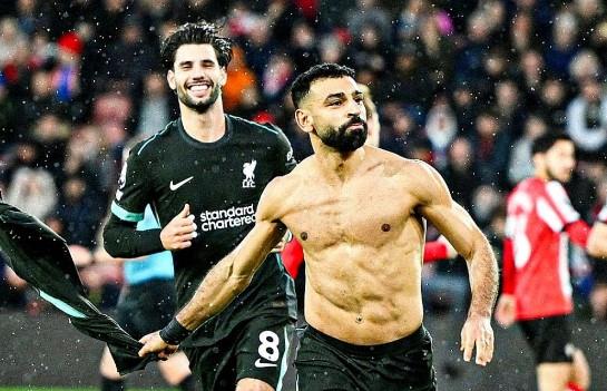 ظهرت في وقت سابق.. عضلة في جسد محمد صلاح تثير ذهول المتابعين