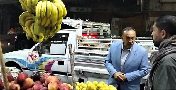 محافظ أسيوط يحذر تجار الفاكهة والخضروات: أعلنوا عن أسعاركم