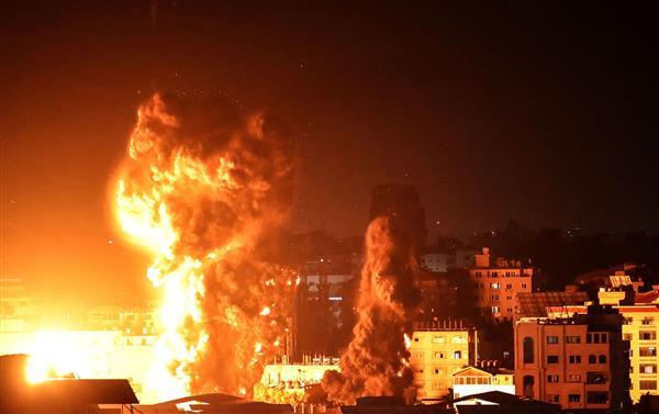 جيش الاحتلال الإسرائيلي ينسف منازل سكنية في مخيم جباليا شمال غزة