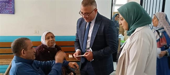 مدير  " تأمين القليوبية " يحيل مسئول خدمة المواطنين بعيادات العبور  للتحقيق