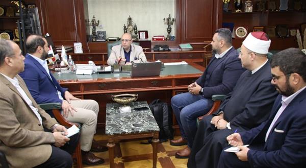 محافظ بني سويف يناقش خطة تطوير مسجد السيدة حورية