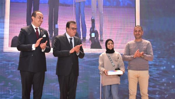 الرعاية الصحية تكرم أسرة الطفلة "ديما الأخرس" الفلسطينية التي تم علاجها في الإسماعيلية