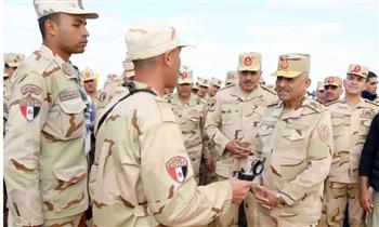   وزير الدفاع يتفقد عدد من وحدات القوات المسلحة المخطط إشتراكها بإحدى مهام الإتحاد الإفريقى
