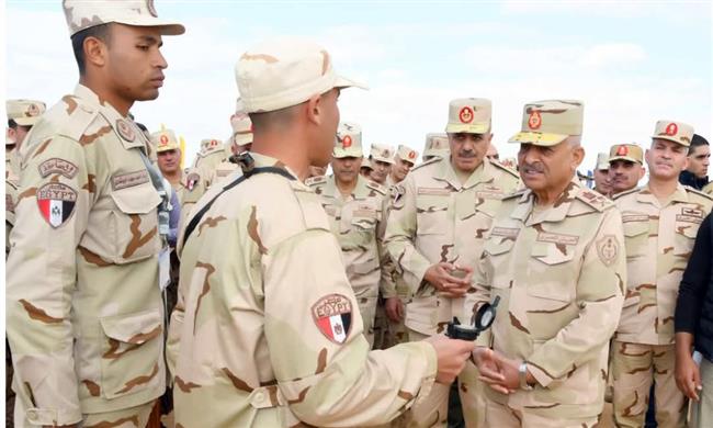 وزير الدفاع يتفقد عدد من وحدات القوات المسلحة المخطط إشتراكها بإحدى مهام الإتحاد الإفريقى