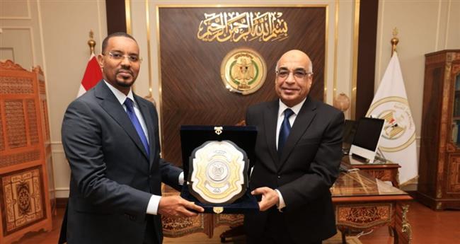 وزير العدل يبحث مع نظيره الصومالي تدريب الكوادرالصومالية في المحاكم المصربة 