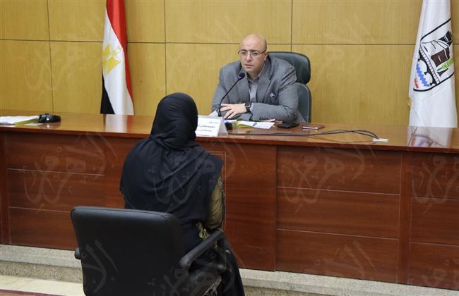 محافظ بني سويف يتابع شكاوى المواطنين 