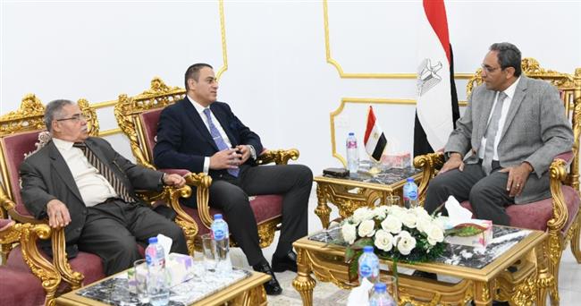 محافظ قنا يستقبل مساعد وزير العدل لتنظيم قافلة طبية وندوة تثقيفية بـ نادي القضاة