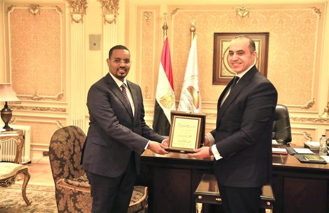 وزير العدل الصومالي يبحث مع وزير المجالس النيابية تعزيز التعاون المشترك 