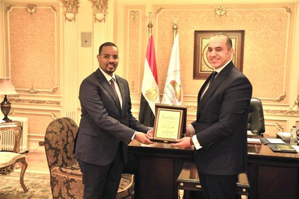 وزير العدل الصومالي يبحث مع وزير المجالس النيابية تعزيز التعاون المشترك
