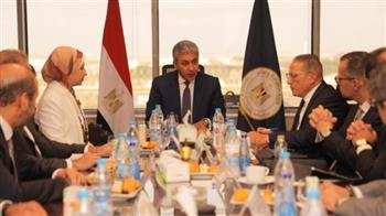   وزير السياحة والآثار يلتقي رئيس الاتحاد المصري للغرف السياحية