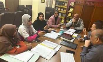 وكيل وزارة الصحة يناقش خطة التشغيل بالمعمل المشترك بقنا