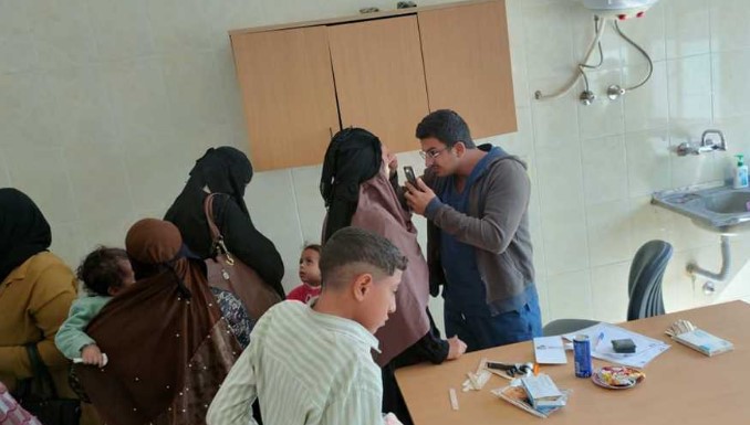 جامعة سوهاج تطلق قافلتها الطبية لقرية الرياينة وتعالج 681 مواطن بالمجان