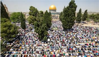   50 ألف فلسطيني يؤدون صلاة الجمعة في المسجد الأقصى