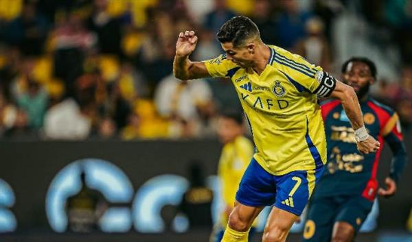 كريستيانو رونالدو يقود النصر للفوز 2-0 على ضمك