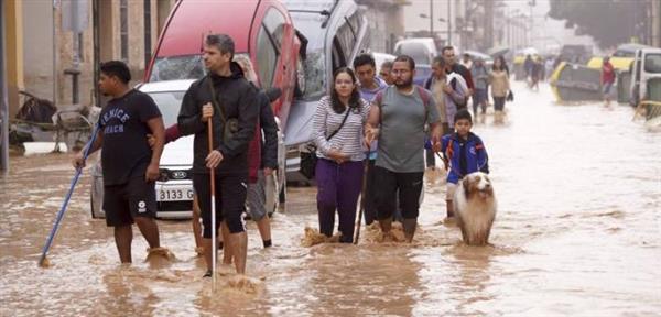 ارتفاع عدد ضحايا الفيضانات المدمرة في أسبانيا إلى 213 شخصا