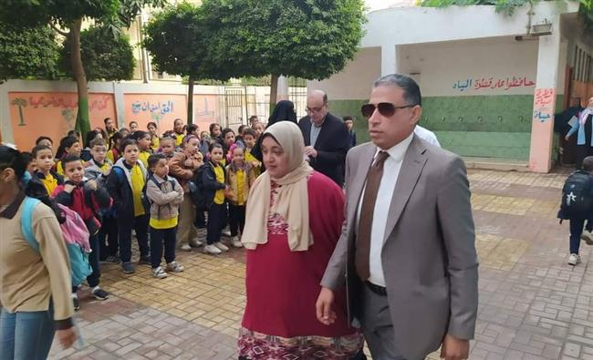 تفاصيل زيارات عطية المفاجئة لثلاث إدارات تعليمية بالجيزة