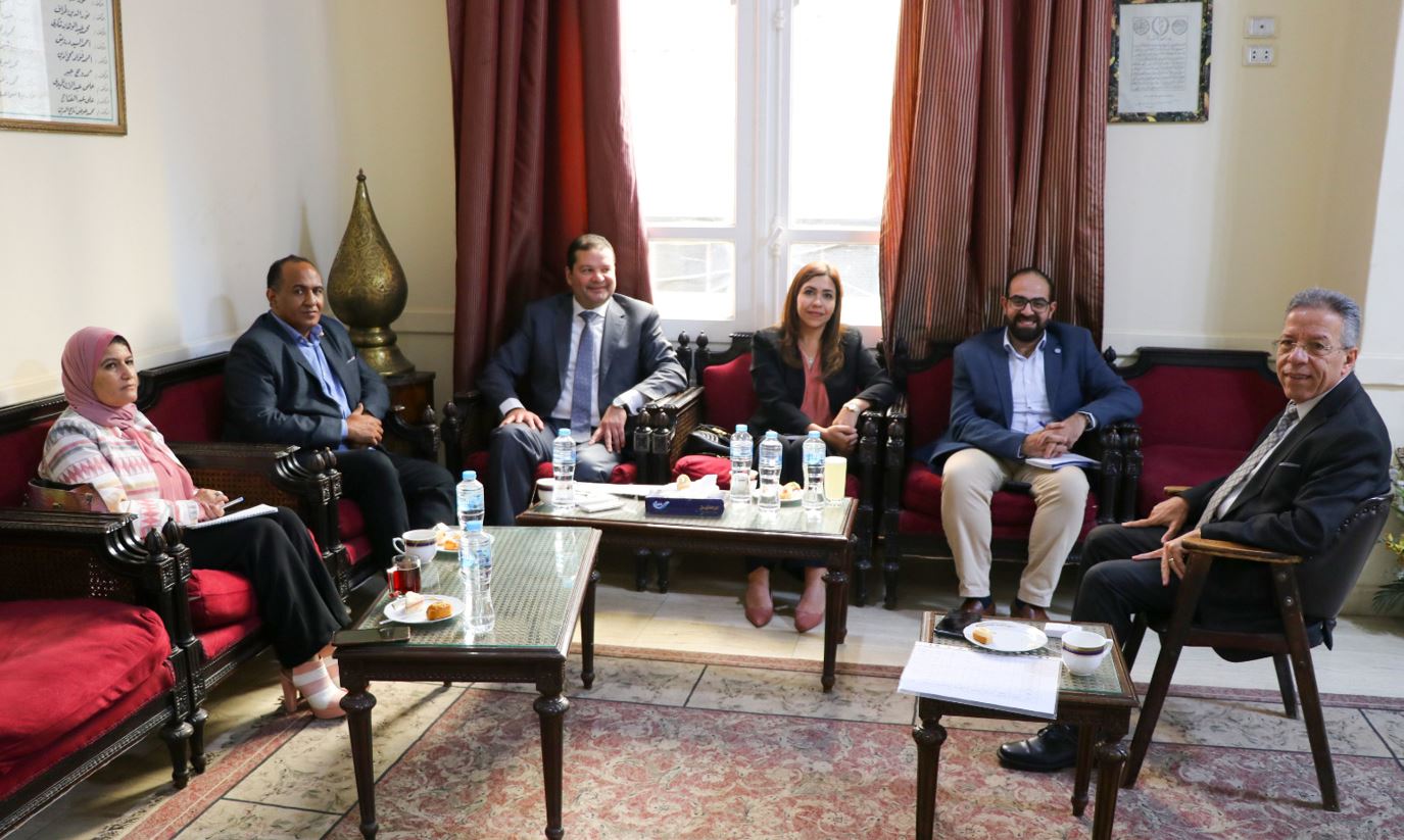 تفاصيل اجتماع نقيب الأطباء ووفد التأمين الصحي الشامل
