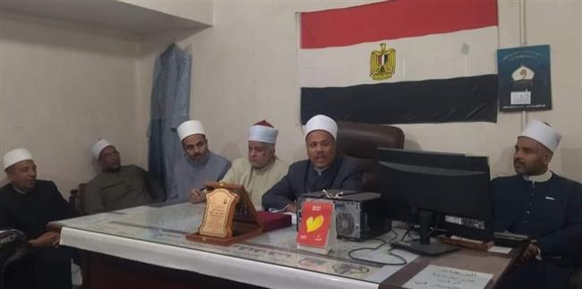 وكيل وزارة الأوقاف يجتمع بمديري الإدارات الفرعية بـ قنا