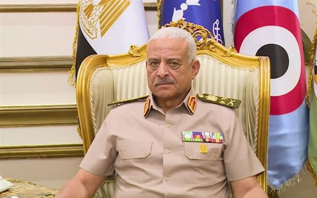 وزير الدفاع يلتقي نظيره الأنجولي لبحث التعاون بين البلدين