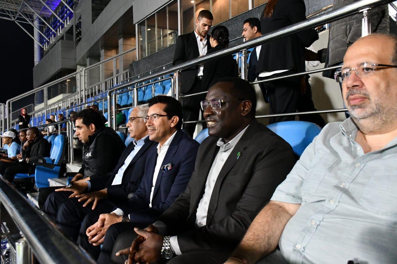 وزير الرياضة يؤازر منتخب الشباب في مباراته الودية الثانية أمام تنزانيا