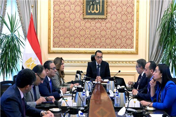رئيس الوزراء يتابع مع محافظ الدقهلية ملفات عمل المحافظة