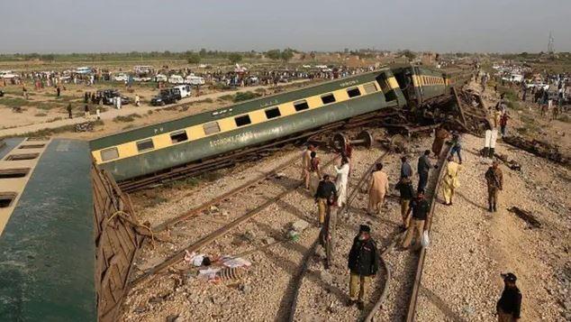 باكستان : مقتل 21 شخصا وإصابة 30 آخرين في انفجار قنبلة بمحطة سكة حديد كويتا