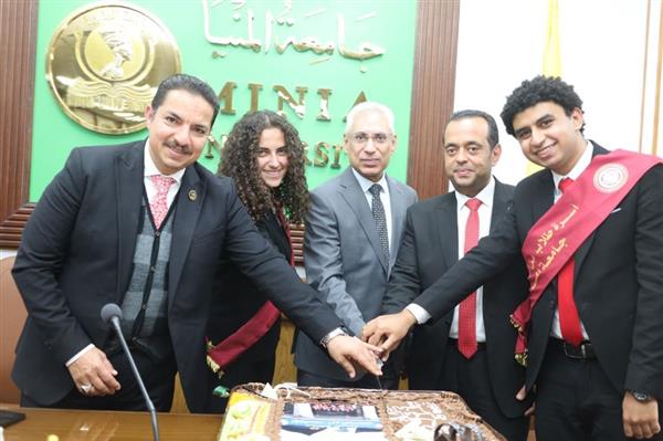 رئيس جامعة المنيا يلتقي باتحاد الطلاب بتشكيله الجديد