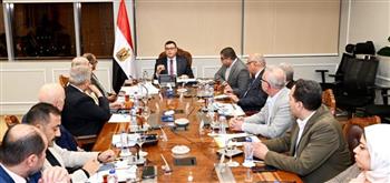   وزير الإسكان يتابع خطة مد وتدعيم شبكات مياه الشرب والصرف الصحي للعام المالي الحالي