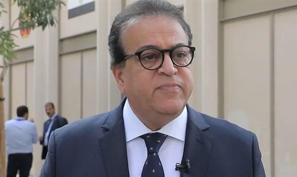 وزير الصحة يتابع حالة المصابين في انهيار عقار حي الوايلي