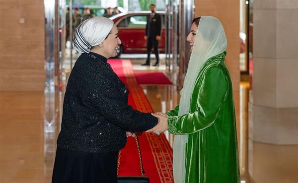 السيدة انتصار السيسي تغادر سلطنة عمان بعد زيارة استغرقت عدة أيام