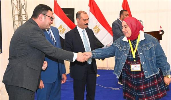 وزير الإسكان يسلم محاضر استلام الأراضى المضافة لمدينة العبور الجديدة لمستحقيها