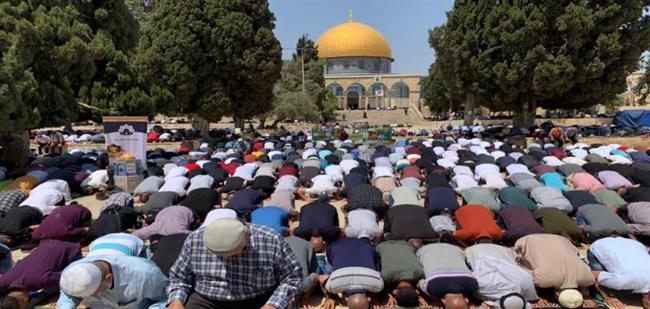 50 ألفا يؤدون صلاة الجمعة في المسجد الأقصى
